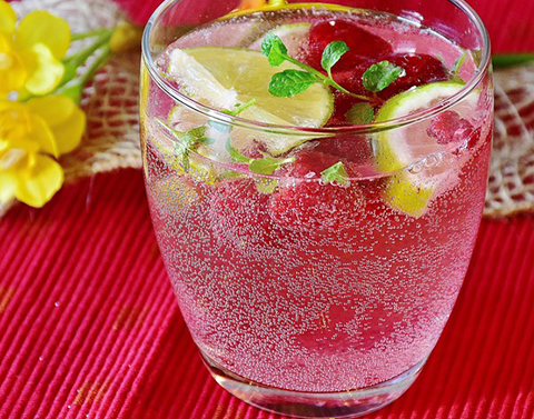 討厭喝水？加點純露，來個花草香氣的喝水體驗吧