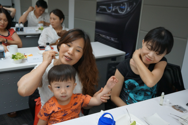 禾場國際芳療學院/當芳療遇見BMW活動報導/感覺不舒服的時候，可以自己動手來~